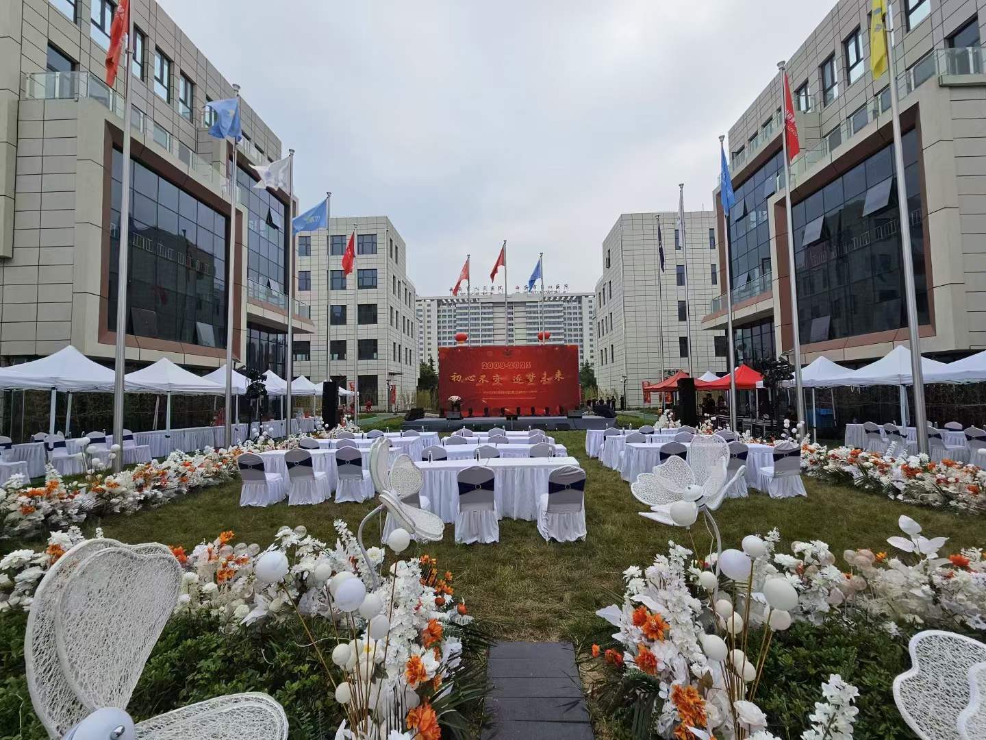 集團(tuán)動(dòng)態(tài)  櫛風(fēng)沐雨 砥礪前行 中鈉儲(chǔ)能恭賀“瀚林控股集團(tuán)十五周年慶典”圓滿舉行2.jpg