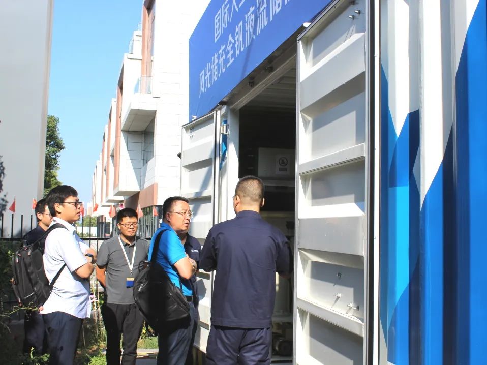 企業(yè)動(dòng)態(tài)  熱烈歡迎藍(lán)曉科技領(lǐng)導(dǎo)一行蒞臨中鈉儲能參觀考察3.jpg