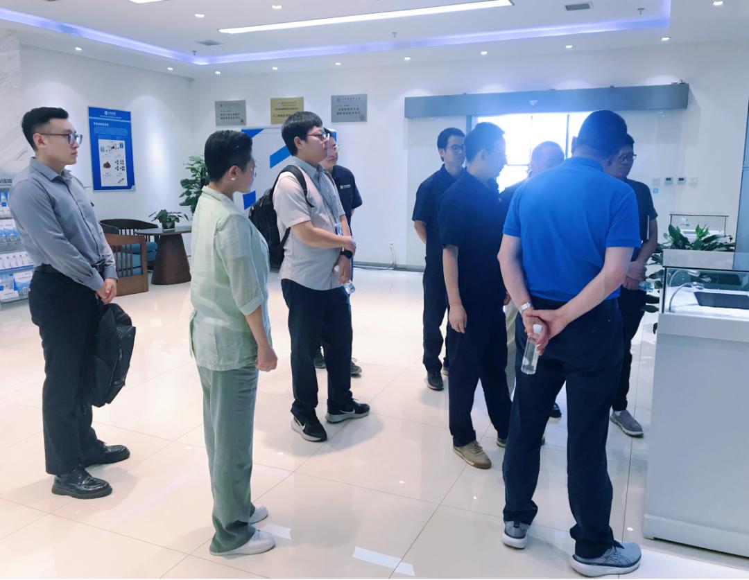 企業(yè)動(dòng)態(tài)  熱烈歡迎藍(lán)曉科技領(lǐng)導(dǎo)一行蒞臨中鈉儲能參觀考察6.jpg